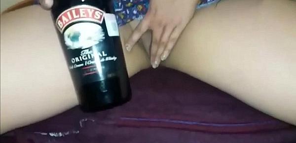  borracha se mete una botella de Baileys con sus amigos by weedhotsama
